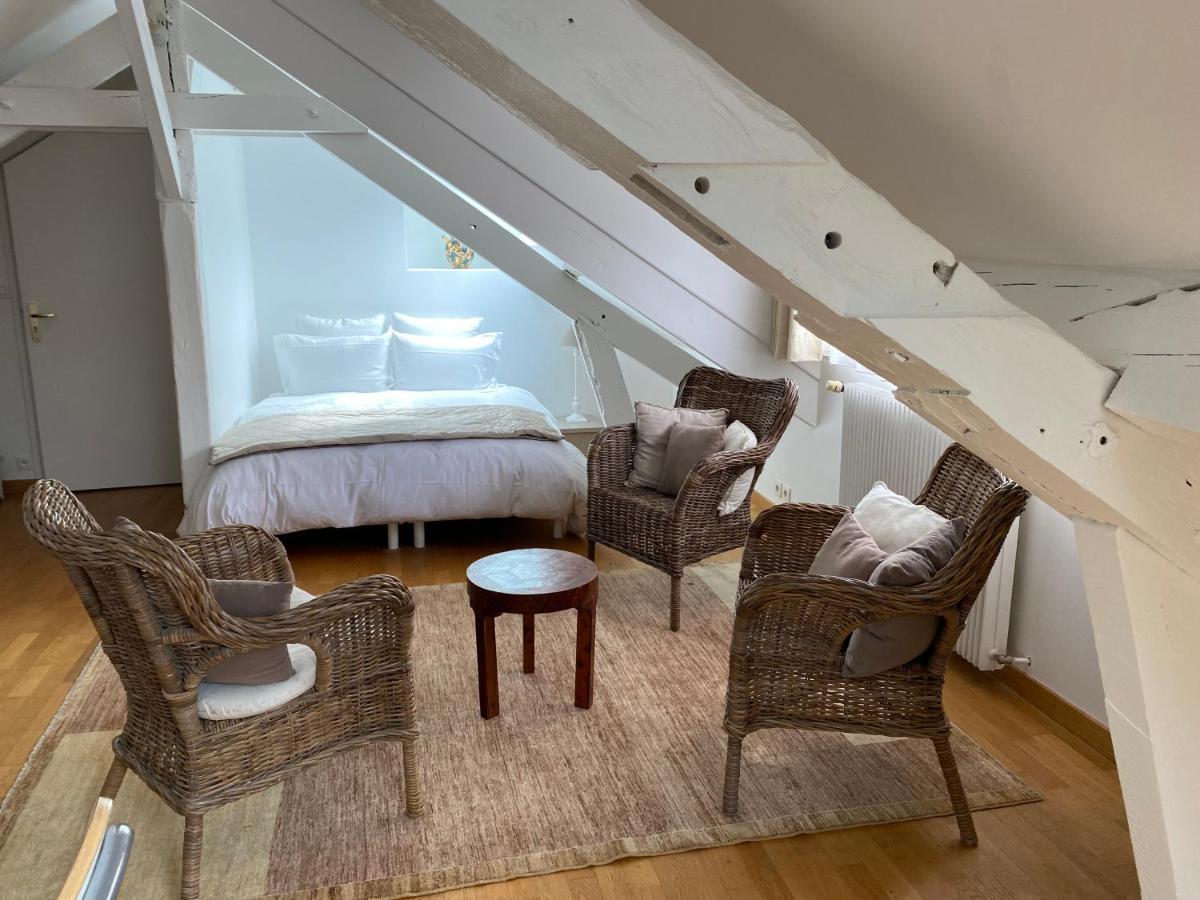 La Thebauderie Hotel Montfort l'Amaury Bagian luar foto