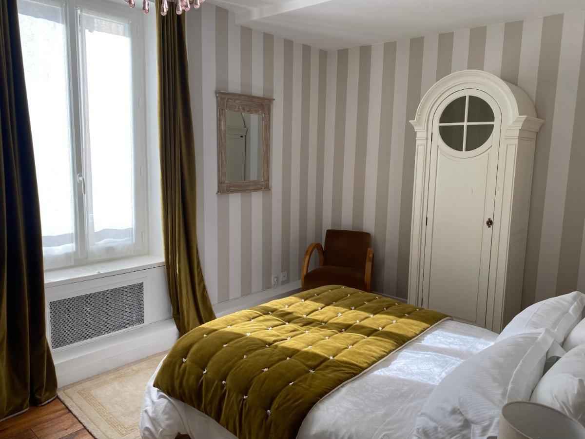 La Thebauderie Hotel Montfort l'Amaury Bagian luar foto