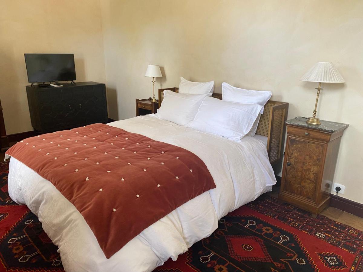 La Thebauderie Hotel Montfort l'Amaury Bagian luar foto