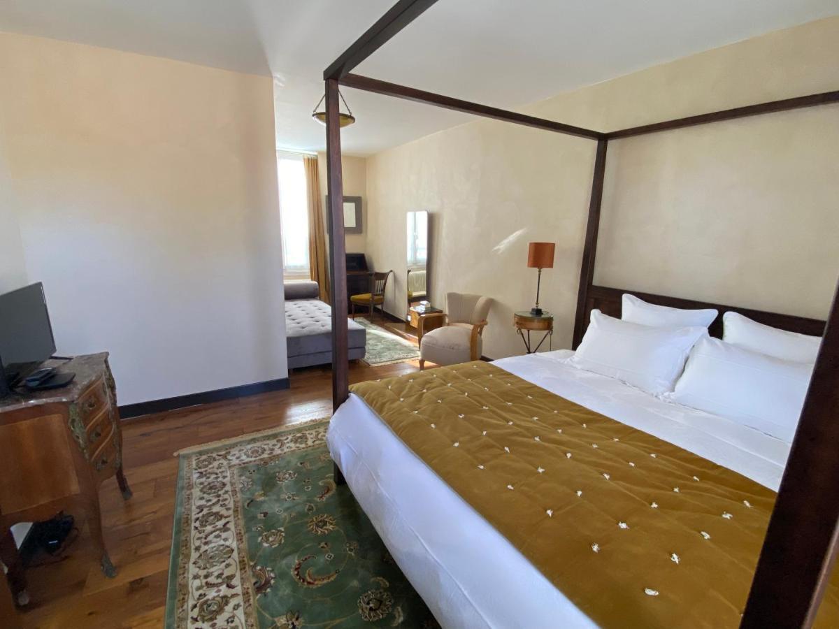 La Thebauderie Hotel Montfort l'Amaury Bagian luar foto
