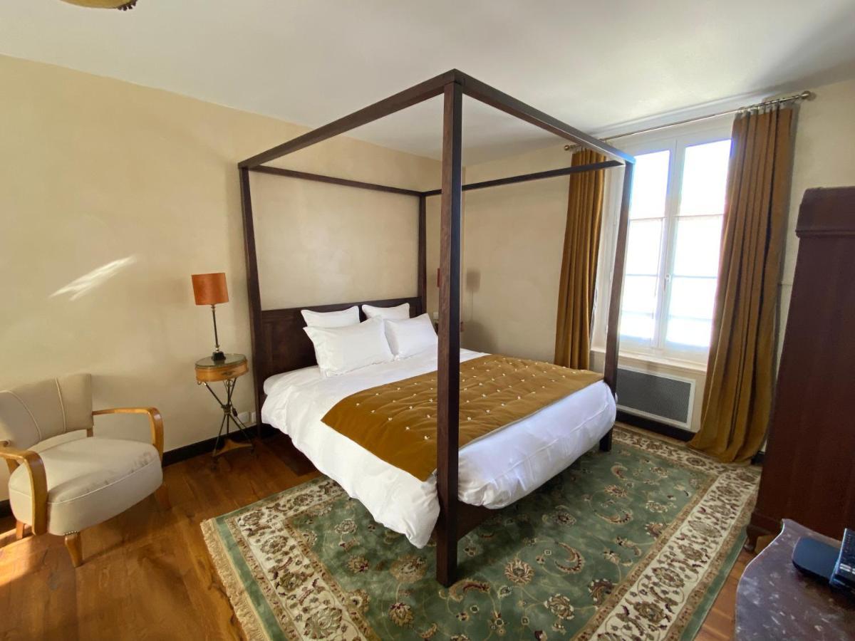La Thebauderie Hotel Montfort l'Amaury Bagian luar foto